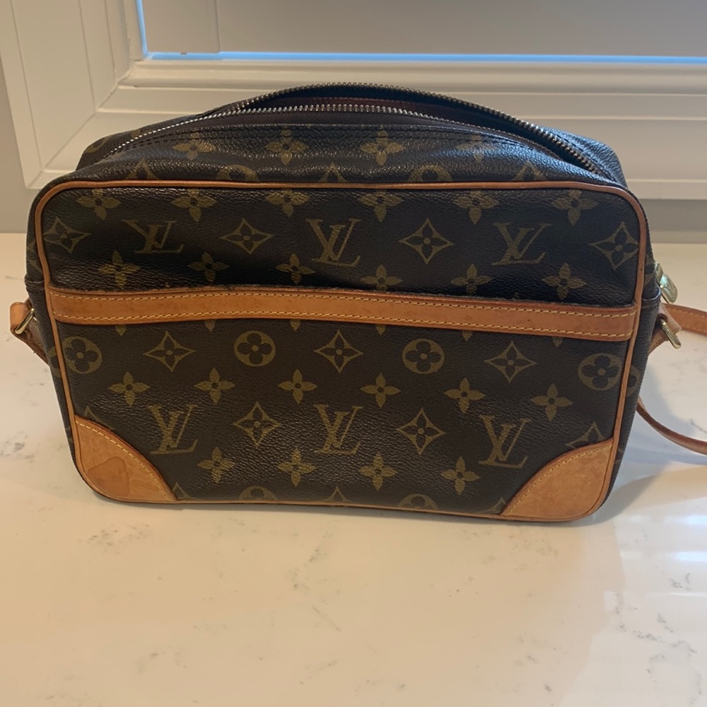 Cute LV shoulder bag